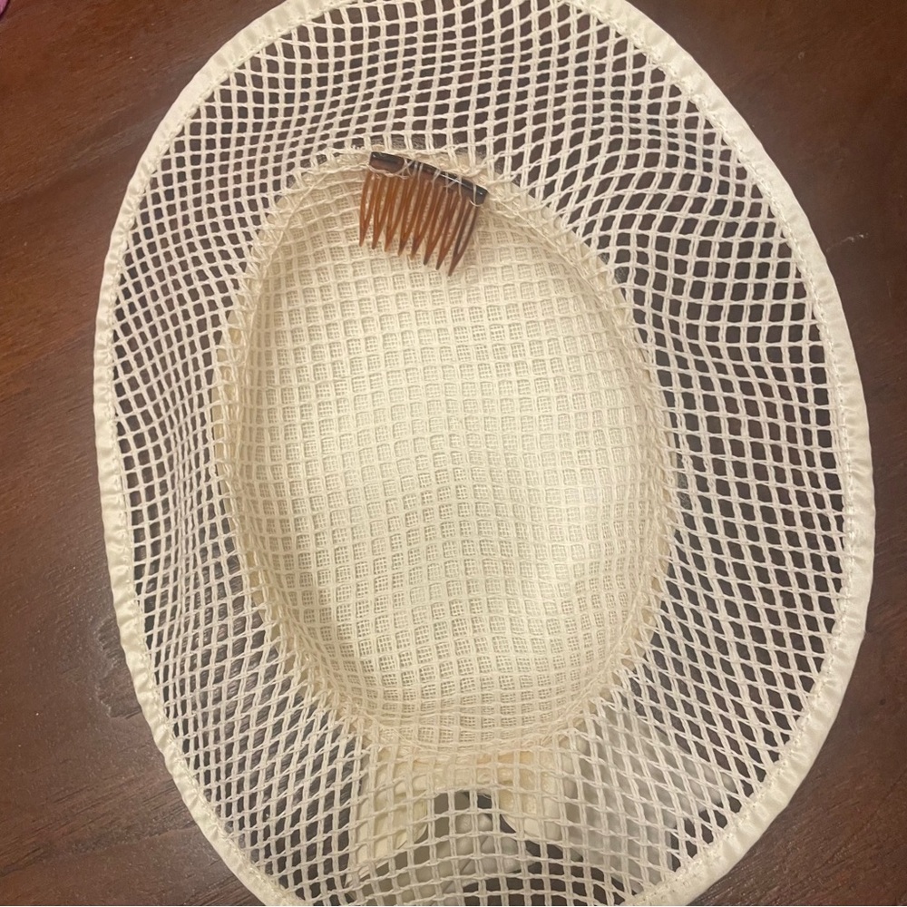 Vintage 1950s Ivory Satin Mesh Cocktail Hat Church Tea Party Wide Brim Bow - Picture 4 of 7
